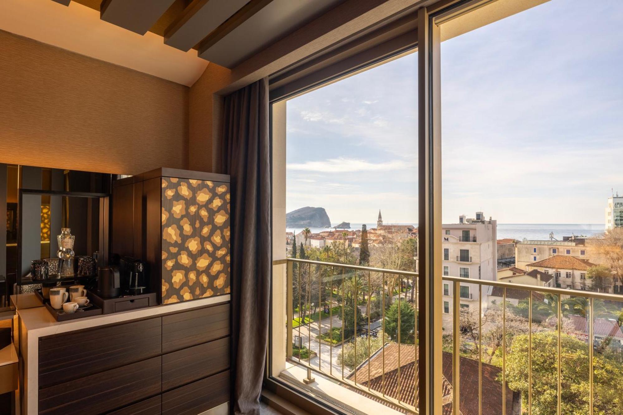 Merit Starlit Hotel & Residences Budva Bagian luar foto